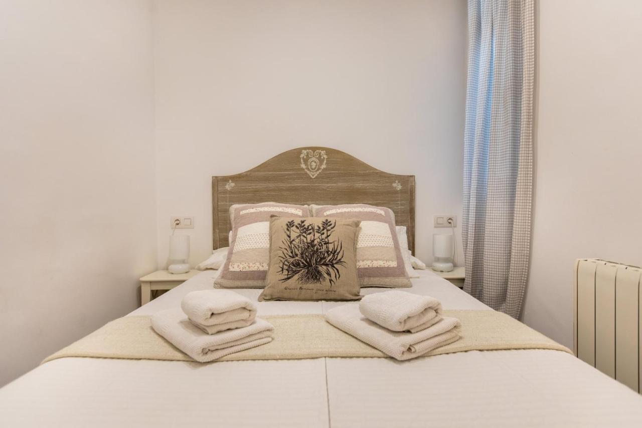 Pere Serafi 2 Bedroom Appartamento Barcellona